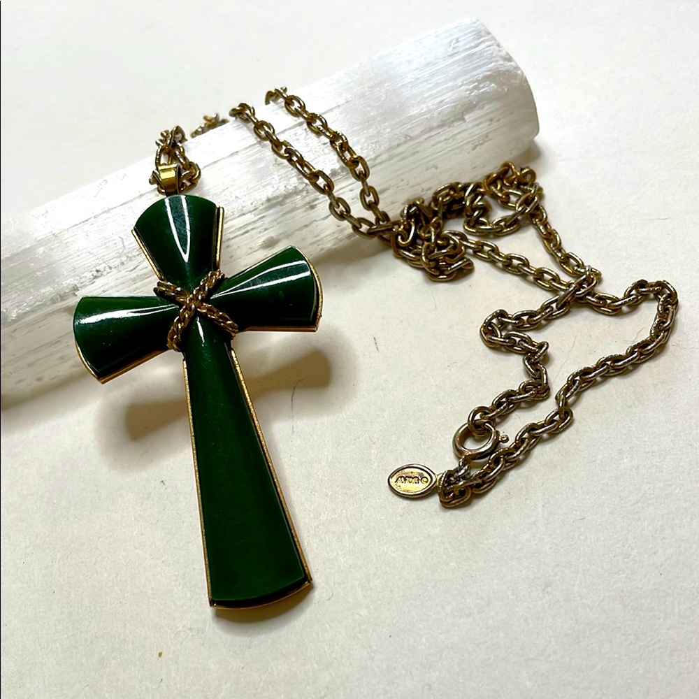 Vintage Avon Jade Green Lucite Gold Tone Cross Pendent Necklace